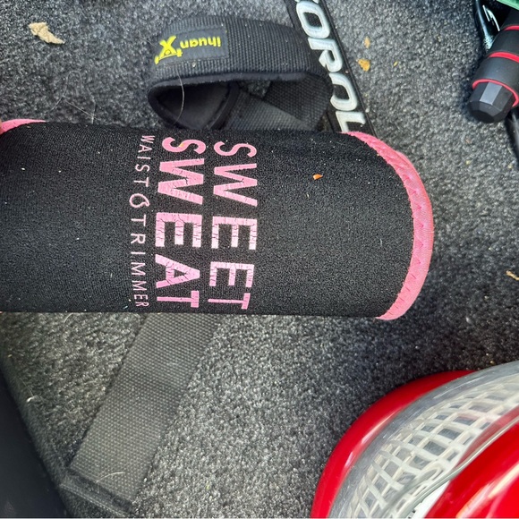 Sweet Sweat Waist Trimmer in Black and Pink - Picture 3 of 5